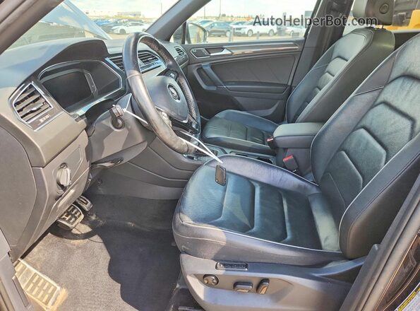 3VV4B7AX4LM080437 2020 VOLKSWAGEN TIGUAN Black Front interior view