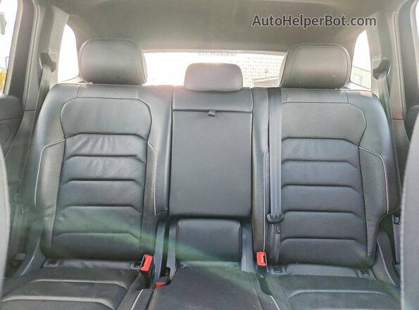 3VV4B7AX4LM080437 2020 VOLKSWAGEN TIGUAN Black Rear seats view