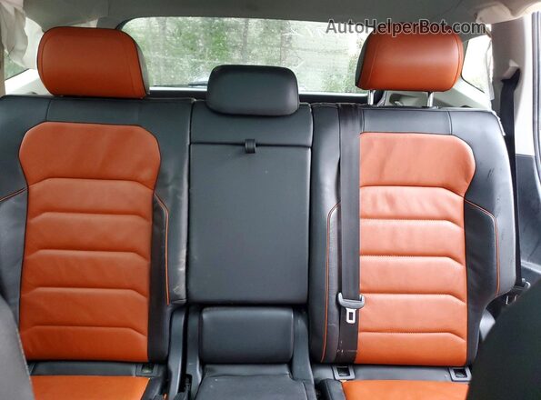 3VV4B7AX6KM026832 2019 VOLKSWAGEN TIGUAN White უკანა სავარძლების ხედი