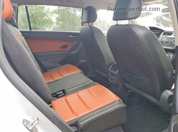 3VV4B7AX6KM026832 2019 VOLKSWAGEN TIGUAN White უკანა სალონის ხედი