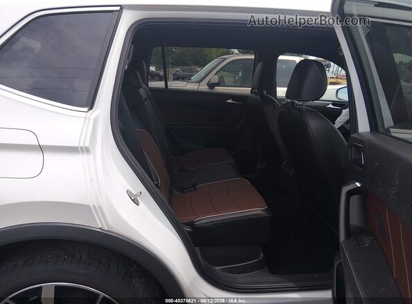 3VV4B7AX6NM003006 2022 VOLKSWAGEN TIGUAN White VIN կոդի պիտակի տեսք
