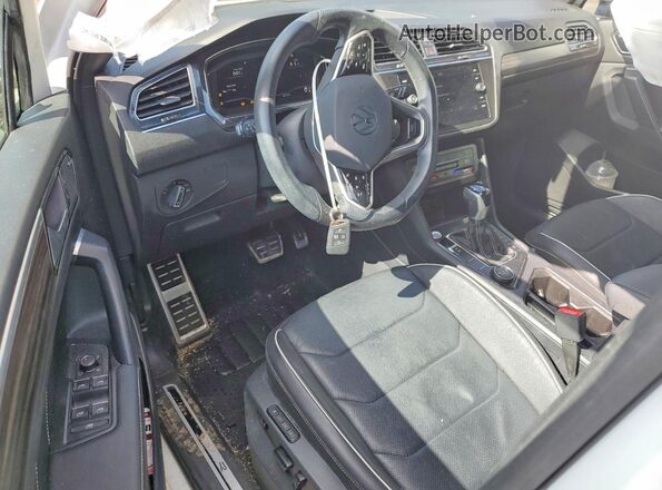 3VV4B7AX6PM016521 2023 VOLKSWAGEN TIGUAN Белый Вид панели приборов
