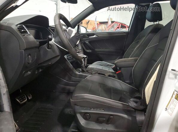 3VV4B7AX9RM124537 2024 VOLKSWAGEN TIGUAN White Front interior view