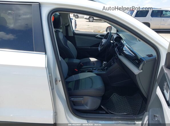 3VV4X7B27RM060275 2024 VOLKSWAGEN TAOS Белый Вид салона спереди