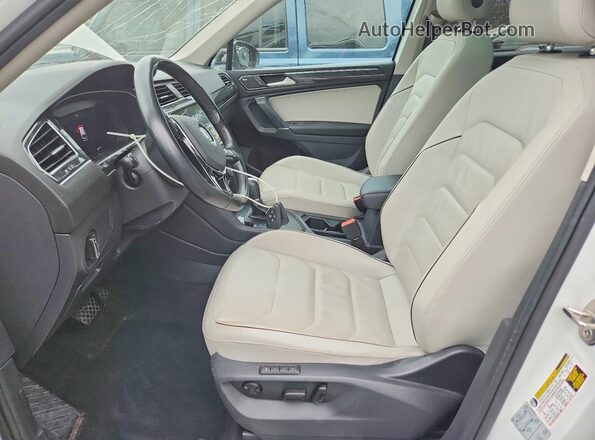 3VV5B7AX8JM045126 2018 VOLKSWAGEN TIGUAN White Սալոնի դիմացի տեսք