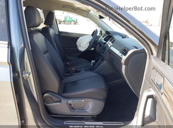 3VV6B7AX9RM227658 2024 VOLKSWAGEN TIGUAN Gray Widok wnętrza z przodu