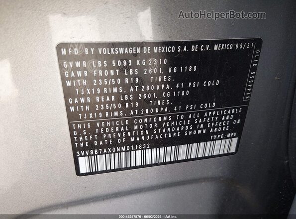 3VV8B7AX0NM011832 2022 VOLKSWAGEN TIGUAN Серебряный Вид подкапотного пространства
