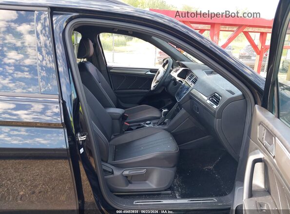 3VV8B7AX1NM169256 2022 VOLKSWAGEN TIGUAN Black Вид салону спереду