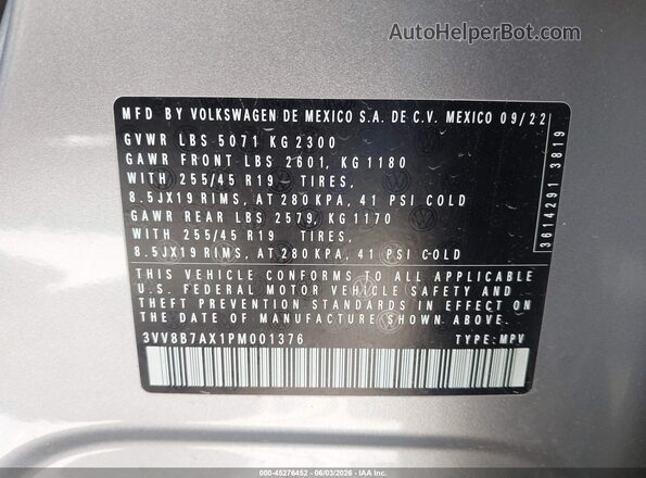 3VV8B7AX1PM001376 2023 VOLKSWAGEN TIGUAN Silver Widok komory silnika