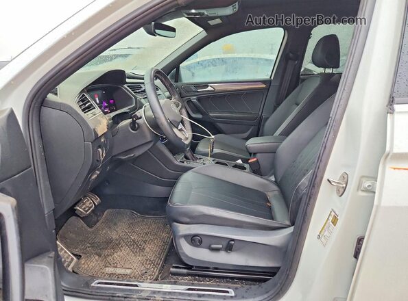 3VV8B7AX1PM067698 2023 VOLKSWAGEN TIGUAN White Вид салону спереду