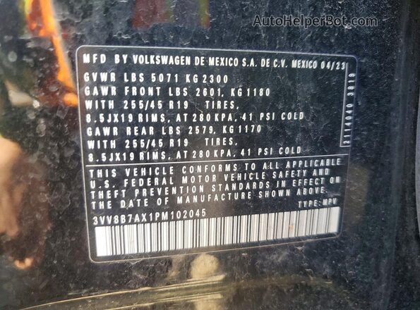 3VV8B7AX1PM102045 2023 VOLKSWAGEN TIGUAN Black Widok komory silnika
