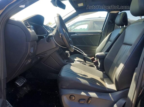 3VV8B7AX1PM102045 2023 VOLKSWAGEN TIGUAN Black Widok wnętrza z przodu