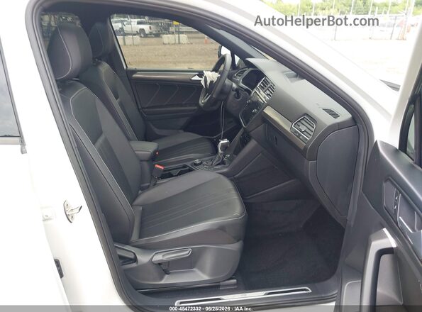 3VV8B7AX1RM144069 2024 VOLKSWAGEN TIGUAN Белый Вид салона спереди