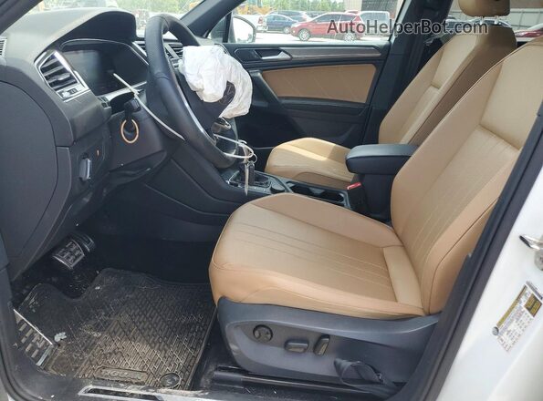 3VV8B7AX3NM092924 2022 VOLKSWAGEN TIGUAN White წინა სალონის ხედი