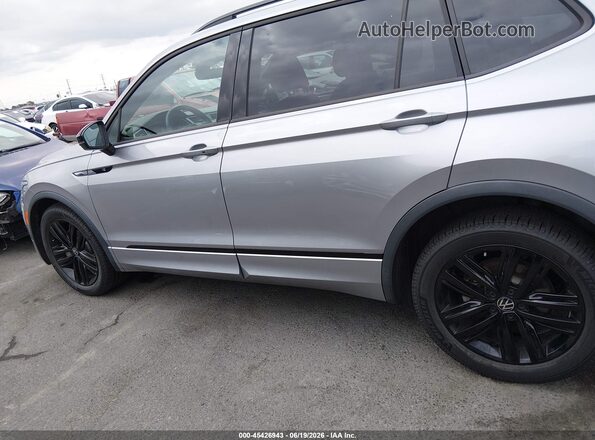 3VV8B7AX4NM083360 2022 VOLKSWAGEN TIGUAN Gray Widok wnętrza 360 stopni