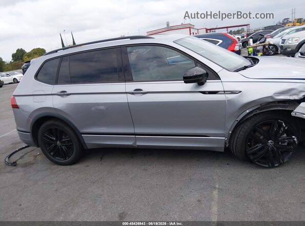 3VV8B7AX4NM083360 2022 VOLKSWAGEN TIGUAN Gray Widok wnętrza z tyłu