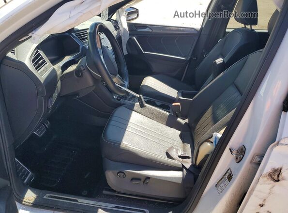 3VV8B7AX4NM113988 2022 VOLKSWAGEN TIGUAN White წინა სალონის ხედი