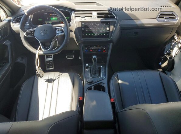 3VV8B7AX4NM117541 2022 VOLKSWAGEN TIGUAN White Dashboard view