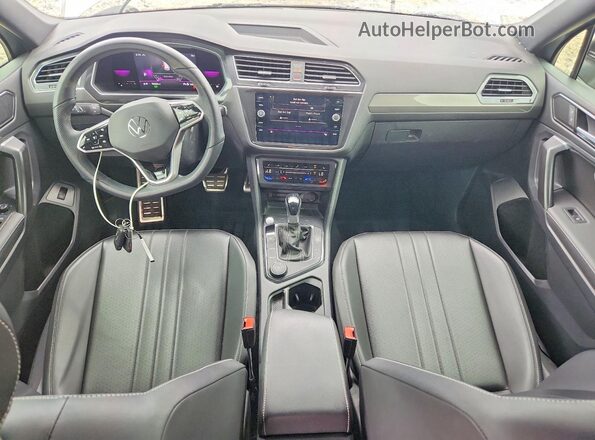 3VV8B7AX6NM095705 2022 VOLKSWAGEN TIGUAN Silver Առջևի վահանակի տեսք