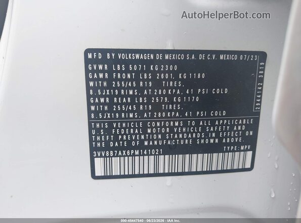 3VV8B7AX6PM141021 2023 VOLKSWAGEN TIGUAN White Widok komory silnika