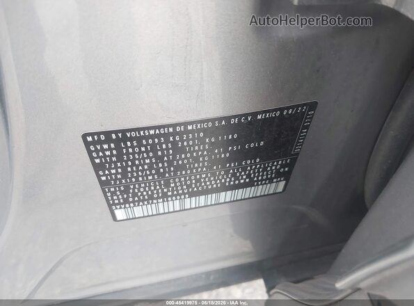 3VV8B7AX7NM166989 2022 VOLKSWAGEN TIGUAN Silver Vista del compartimento del motor