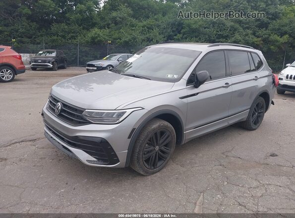 3VV8B7AX7NM166989 2022 VOLKSWAGEN TIGUAN Silver Vista tres cuartos delantera izquierda