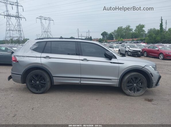 3VV8B7AX7NM166989 2022 VOLKSWAGEN TIGUAN Silver Vista interior trasera