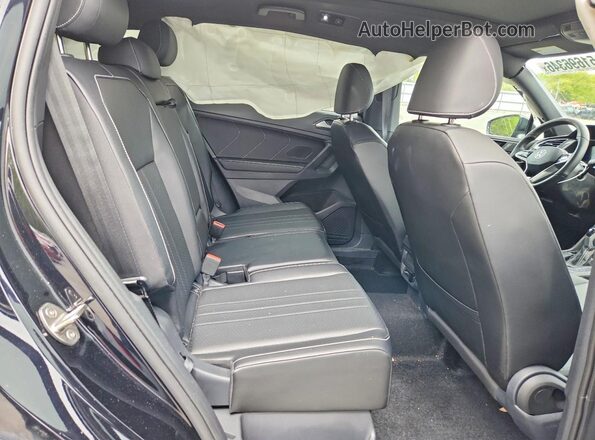 3VV8B7AX7RM063142 2024 VOLKSWAGEN TIGUAN Black Սալոնի հետևի տեսք