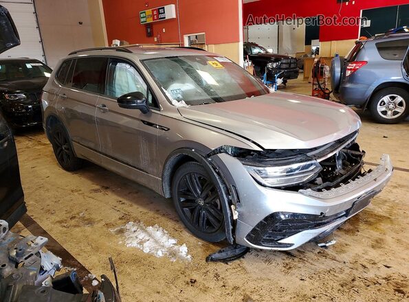3VV8B7AX8NM062821 2022 VOLKSWAGEN TIGUAN Silver Przód prawy