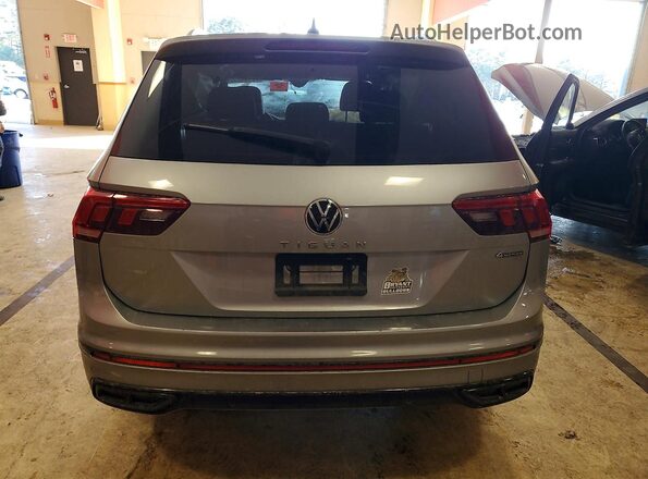 3VV8B7AX8NM062821 2022 VOLKSWAGEN TIGUAN Silver Widok z tyłu