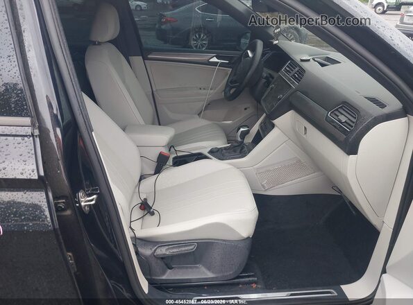 3VV8B7AX8RM033017 2024 VOLKSWAGEN TIGUAN Black Սալոնի դիմացի տեսք