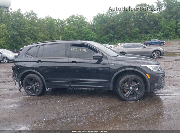 3VV8B7AX8RM033017 2024 VOLKSWAGEN TIGUAN Black Սալոնի հետևի տեսք