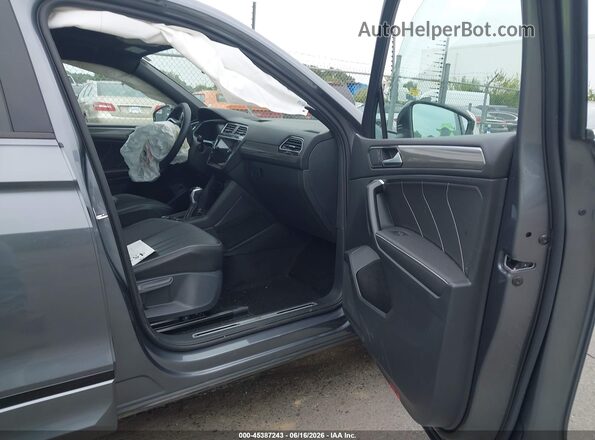 3VV8B7AX8RM060637 2024 VOLKSWAGEN TIGUAN Gray Вид салону спереду