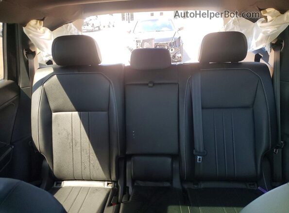 3VV8B7AX9NM047471 2022 VOLKSWAGEN TIGUAN Черный Вид задних сидений