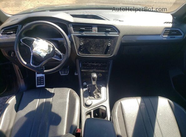 3VV8B7AX9NM047471 2022 VOLKSWAGEN TIGUAN Черный Вид панели приборов