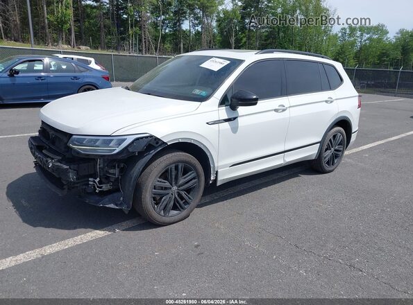 3VV8B7AX9NM114893 2022 VOLKSWAGEN TIGUAN White Vista tres cuartos delantera izquierda