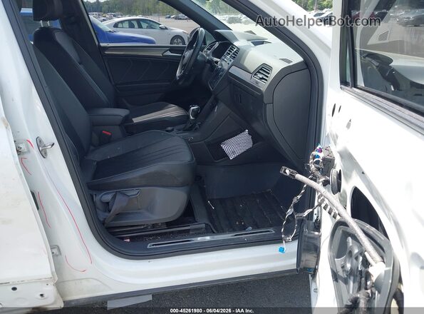 3VV8B7AX9NM114893 2022 VOLKSWAGEN TIGUAN White Vista interior delantera