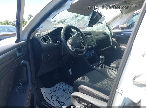 3VVAB7AXXRM218610 2024 VOLKSWAGEN TIGUAN White Widok wnętrza z przodu