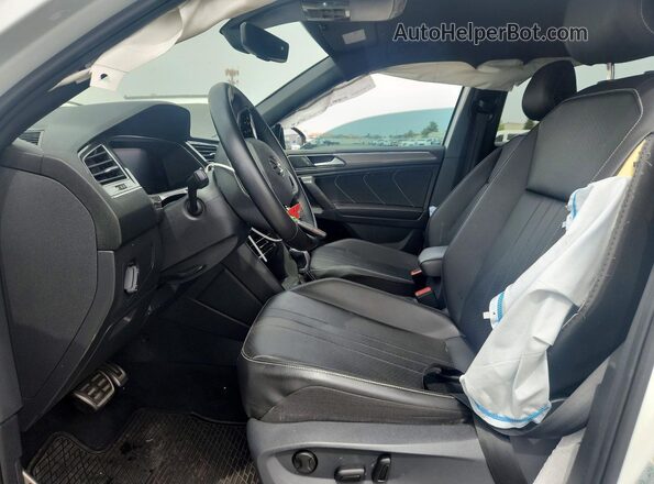 3VVCB7AX1NM022199 2022 VOLKSWAGEN TIGUAN White Вид салону спереду