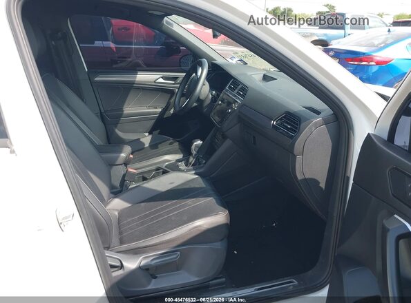 3VVCB7AX3NM059173 2022 VOLKSWAGEN TIGUAN White Front interior view