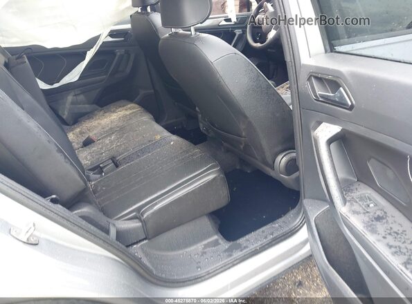 3VVCB7AX6PM010830 2023 VOLKSWAGEN TIGUAN Silver Vista de la etiqueta del VIN