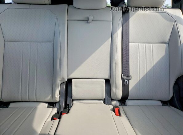 3VVCB7AX7NM003060 2022 VOLKSWAGEN TIGUAN Black Rear seats view