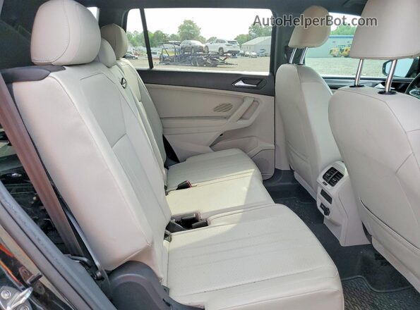 3VVCB7AX7NM003060 2022 VOLKSWAGEN TIGUAN Black Rear interior view