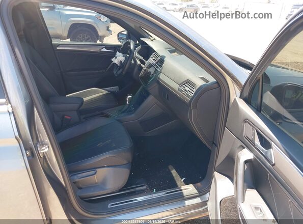 3VVCB7AX8NM017162 2022 VOLKSWAGEN TIGUAN Gray წინა სალონის ხედი