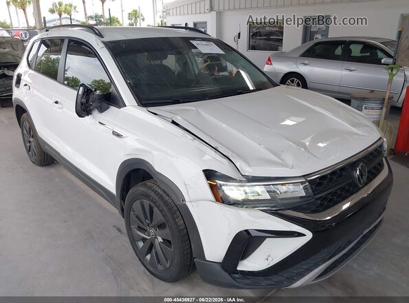 3VVCX7B21PM329105 2023 VOLKSWAGEN TAOS White Widok z przodu