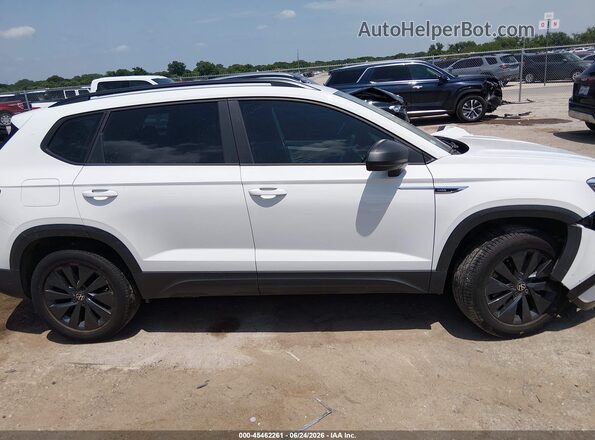 3VVCX7B24NM049398 2022 VOLKSWAGEN TAOS Gray Vista interior trasera