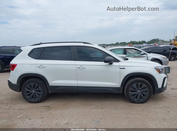 3VVDX7B24NM046909 2022 VOLKSWAGEN TAOS White Vista interior trasera