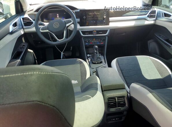 3VVEC7B23TM004891 2026 VOLKSWAGEN TAOS Gray Vista del salpicadero