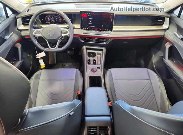 3VVER7RM7TM070608 2026 VOLKSWAGEN TIGUAN Silver 