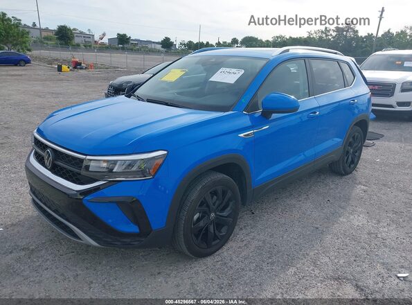 3VVEX7B22RM106583 2024 VOLKSWAGEN TAOS Blue Vista tres cuartos delantera izquierda